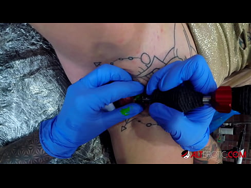 ❤️ Fìor tattooed hottie Sully Savage fhuair tattoo air a clitoris ❤️ Porno aig gd.myteporn.ru ﹏