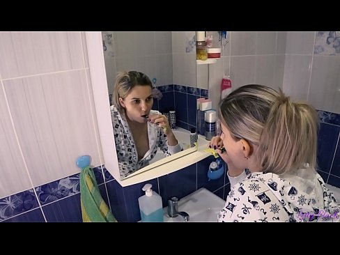 ❤️ Bidh Hack le òga ann am pajamas a’ crìochnachadh cum beòil ann an asal - letty black ❤️ Porno aig gd.myteporn.ru ﹏